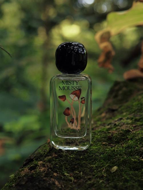 森林系一支鲜绿的青草味香水