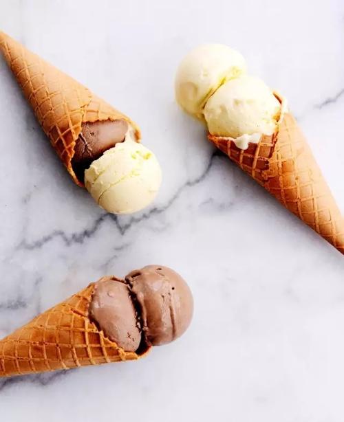 与其他甜腻的冰淇淋不同,gelato是由高达70%的牛奶制成,有香草与