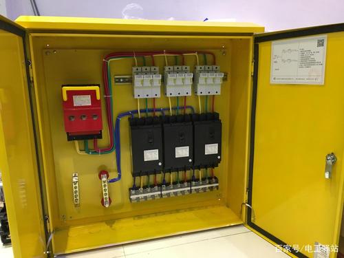工地三级配电箱实物图1,一级配电箱的配置(1)进线总隔离开关,一般用