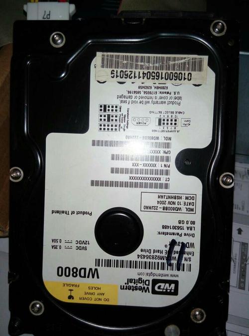 想了解一下,wd800bb-22jha0这款老硬盘是几张盘片封装的?