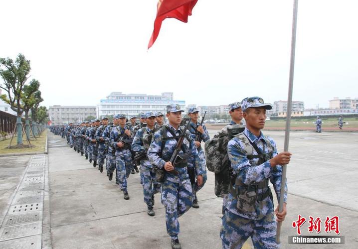 实拍藏族新兵在海军东海舰队某训练基地练兵