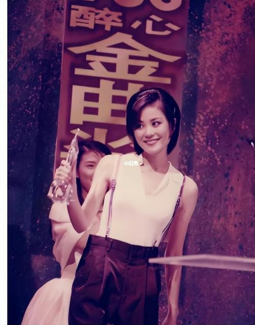 王菲绝美容颜才华卓绝获新加坡金曲奖封亚洲华语乐坛第一天后