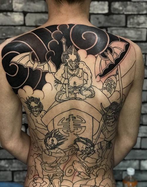 五鬼运财纹身图片背部老传统新传统纹身图案