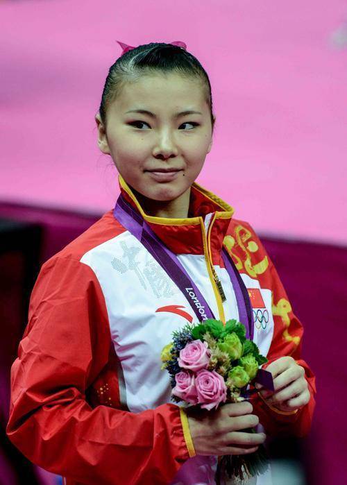当初的奥运体操冠军何可欣,如今已是女神,28岁的她,渴望被爱_高低杠