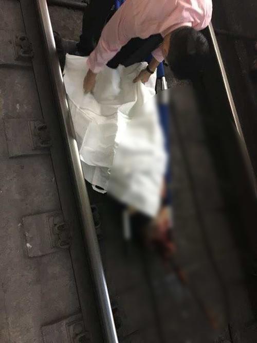 一男子在上海地铁跳轨被撞身亡