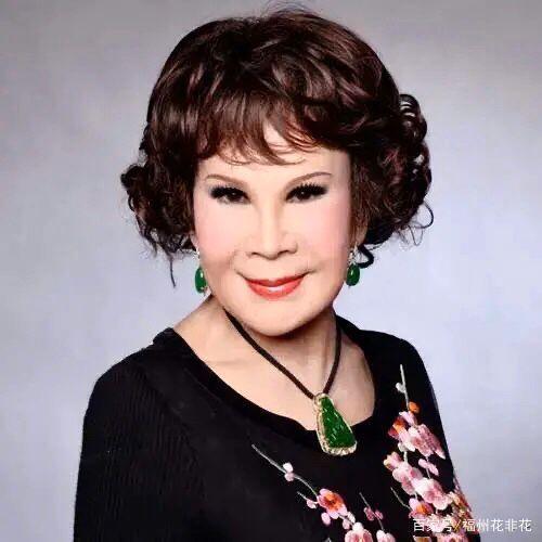 香港息影艺人黄夏惠,虽然容颜已逝,但她身上的翡翠仍然美不可言