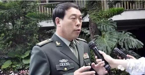 刘士胥曾于1981年,1984年,1999年三次参加大阅兵,并于2002年担任仪仗