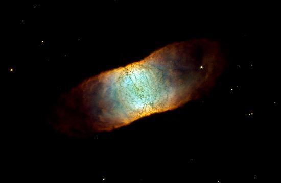 > 正文  沙漏星云:沙漏星云是一个年轻的行星状星云,位于南天的苍蝇座