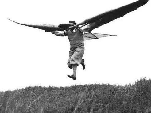 翼装飞行简史:用生命开创的运动,勇敢者和有钱人的死亡游戏