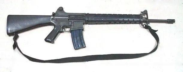在1970年代,台湾仿制美国的ar18设计了台湾的小口径步枪,后来逐渐改进