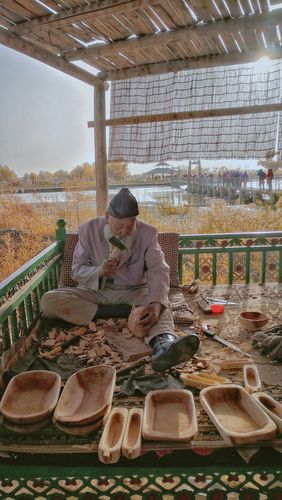 罗布人传统手工艺制作罗布人生活在新疆罗布泊地区以打鱼为生的土著