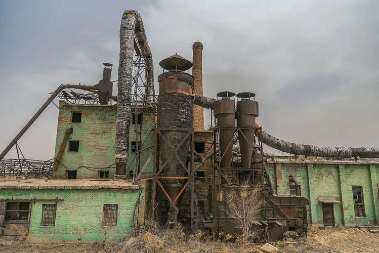 废土世界机械迷城一个机器人的废弃工厂之旅