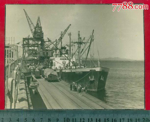 "繁忙的大连港",1961年,摄影于苹,厚纸大照片14厘米*17厘米_老照片