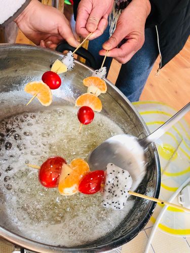 研山幼儿园中二班美食活动——制作冰糖葫芦 - 美篇