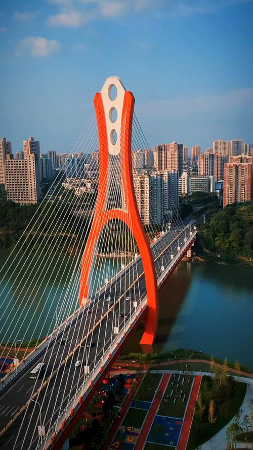 重庆不仅仅只有千厮门大桥,东水门大桥,这是潼南涪江大桥也是美美的