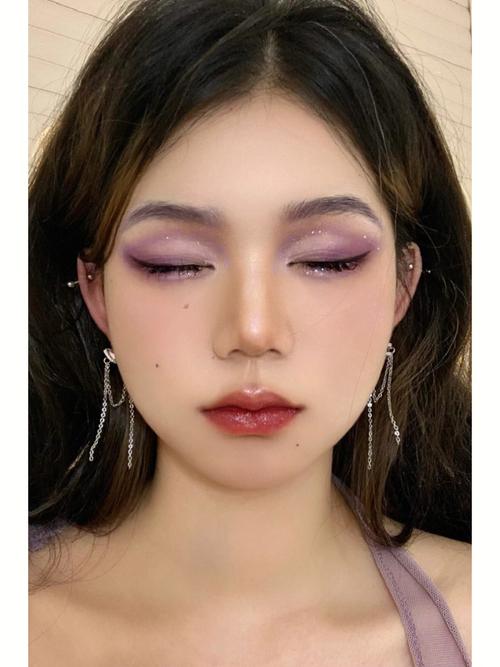 紫色系截断式眼妆