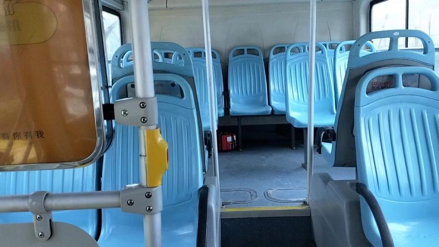 【南京公交】目前仅剩一种车内座椅是非沙发椅子并且座椅上面带两个孔