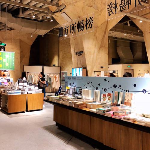 给大家推荐一家广州的高颜值书店 方所#方所(太古汇店) 该店位于广州