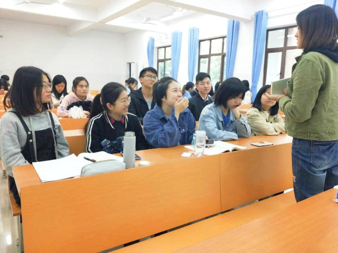 17级会计班开展十一月班委会-湖南师范大学商学院