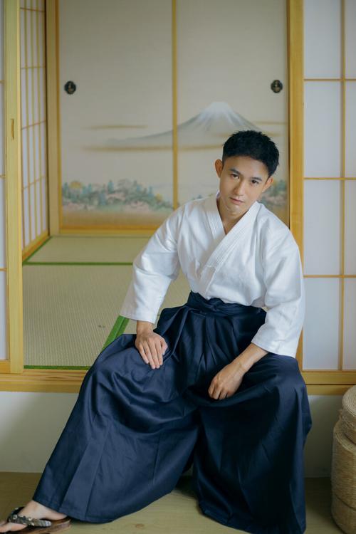 独处午后深圳男生写真剑道服和服日系