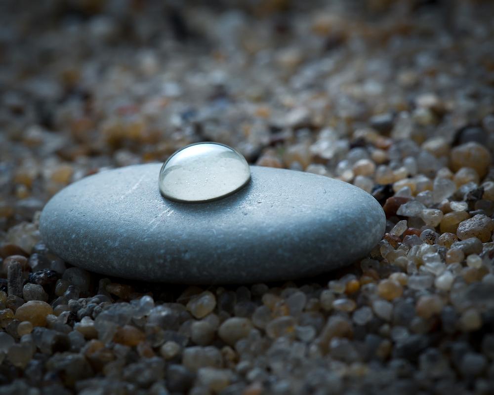 上海滩沙子滴石头与水