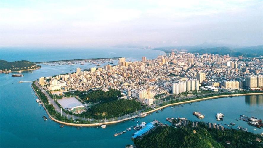 南方一座"可惜"的沿海城市,与香港隔海相望,却没能发展起来
