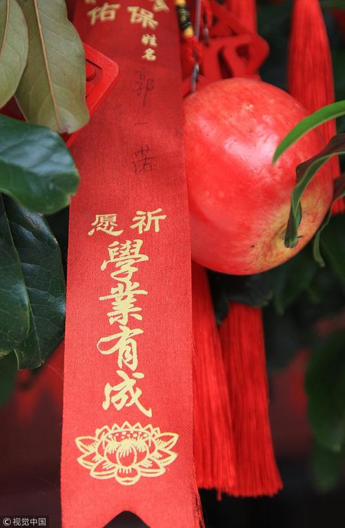 高考临近 南京夫子庙挂满许愿牌祈求孩子金榜题名