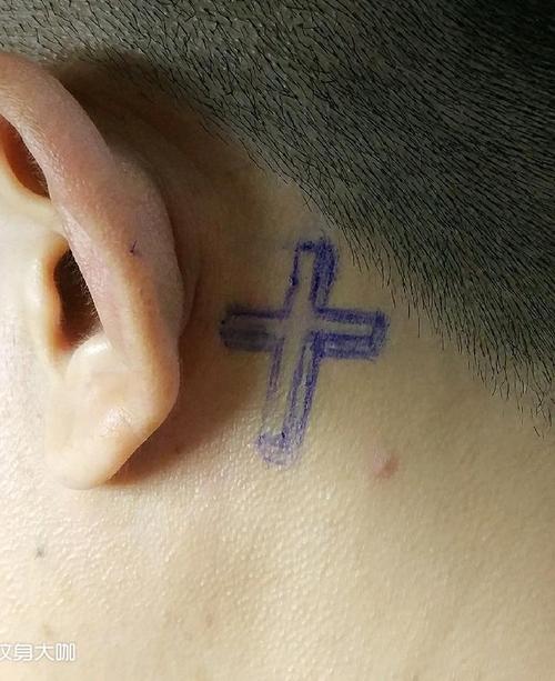 手绘 耳后荧光十字架_纹身图案手稿图片_檬檬的纹身作品集