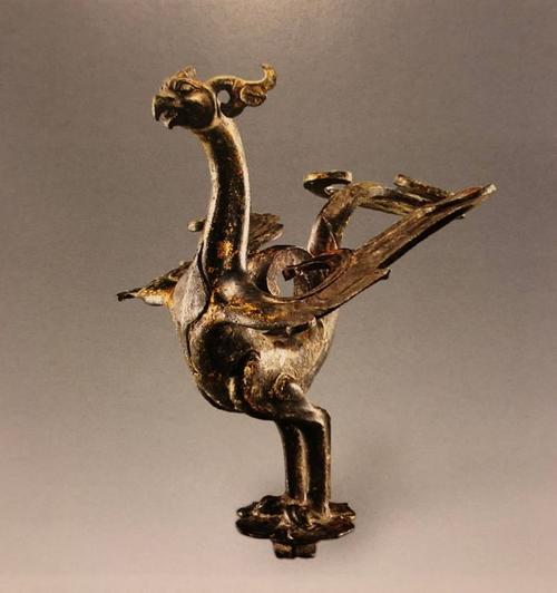 1996年安徽巢湖放王岗一号汉墓出土鎏金铜朱雀饰件.