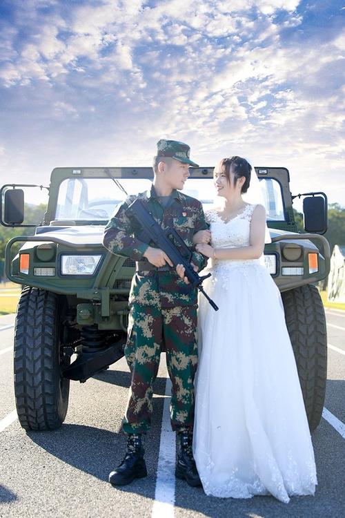 高颜值暴击火箭军33名官兵拍摄战地婚纱照