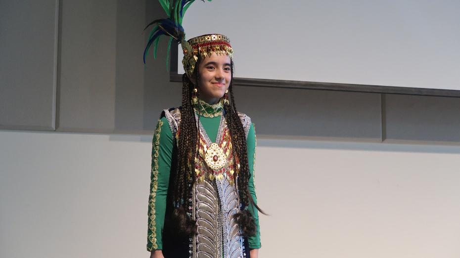 乌兹别克斯坦传统服饰