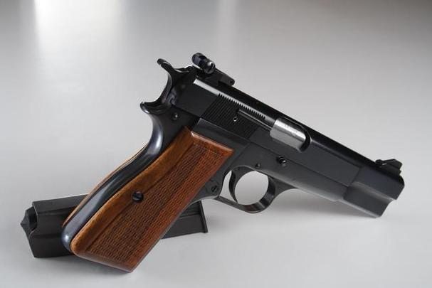 美国柯尔特2000式9mm手枪