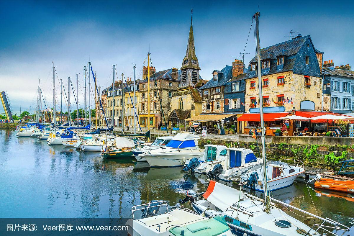 令人钦佩的中世纪城市景观,港口和船只,honfleur,诺曼底,法国