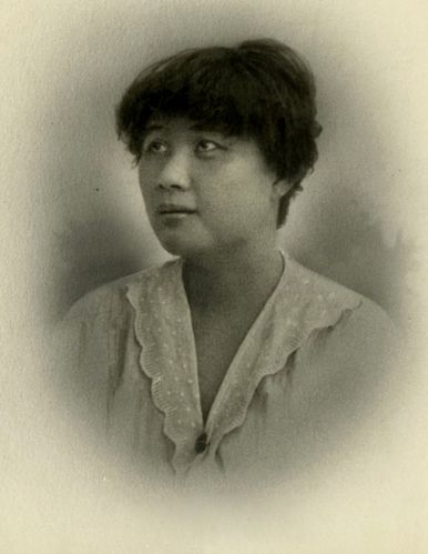 1914年16岁的宋美龄,难得一见短发照
