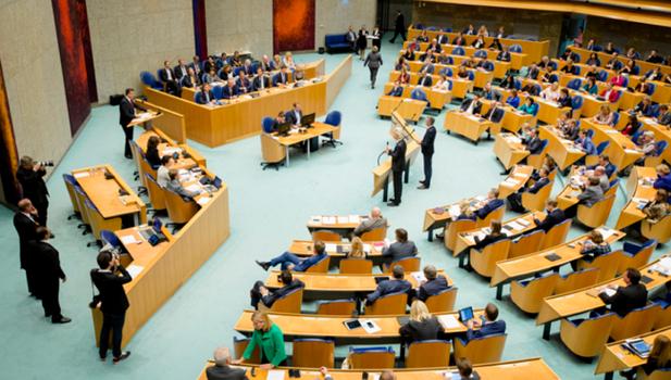 众议院和参议院(eerste kamer)组成荷兰议会.