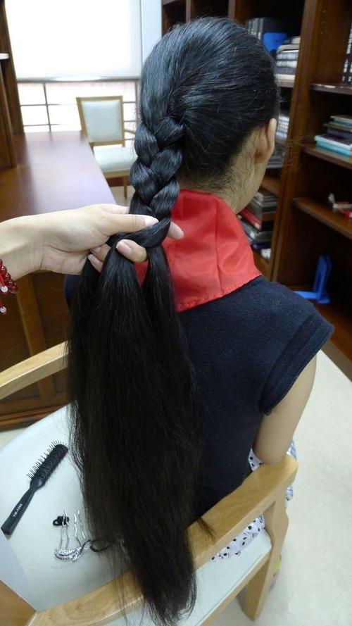 一刀剪下可爱姑娘的长辫子-上海ww306#(2) 剪发_中国长发