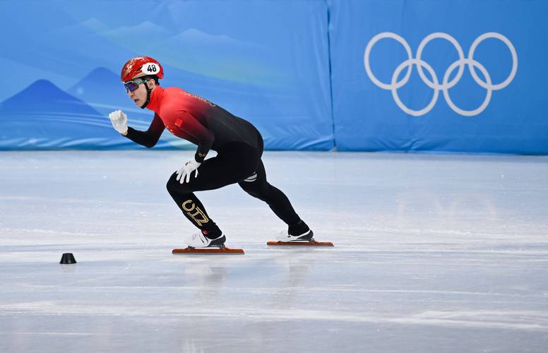 李尕 摄新华社记者 鞠焕宗 摄当日,北京2022年冬奥会短道速滑项目男子
