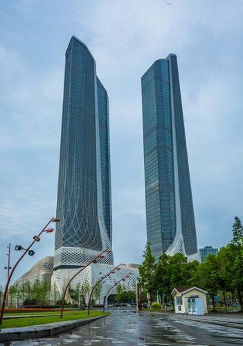 南京双子塔南京国际青年文化中心因拥有两座高塔楼而被人们俗称为