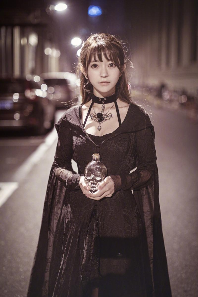 韩国第一美女yurisa万圣节装扮,网友:史上最甜女巫!
