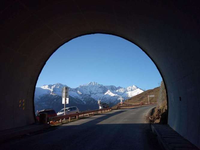 雪山隧道