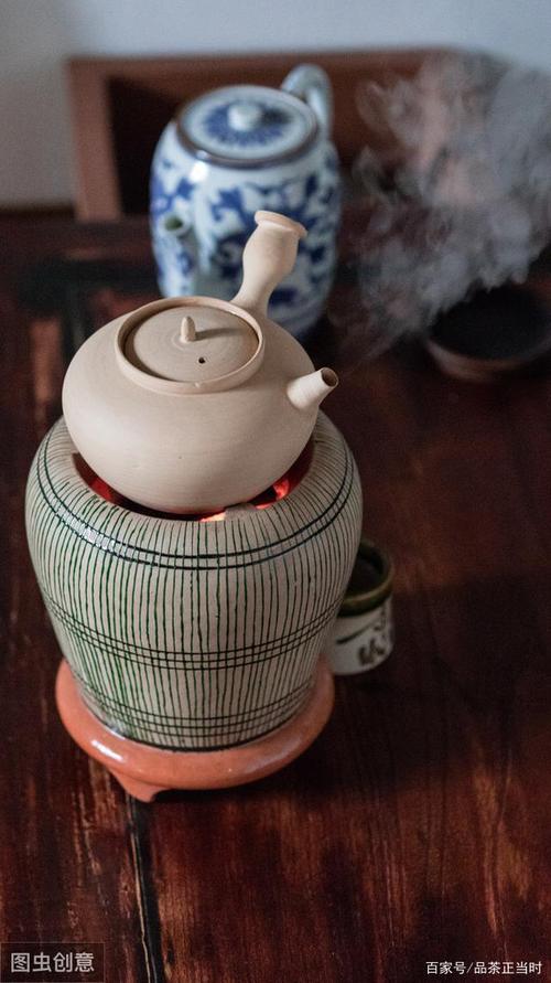 大雪纷飞季,炉旁围坐,听茶沸之音,品茶之精华,享煮茶之乐