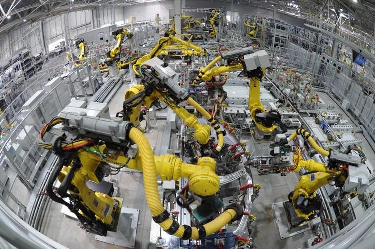 机器人在北京现代沧州工厂焊接车间生产线上工作.新华社记者 牟宇摄