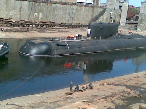 俄新型萨罗夫号常规潜艇亮相