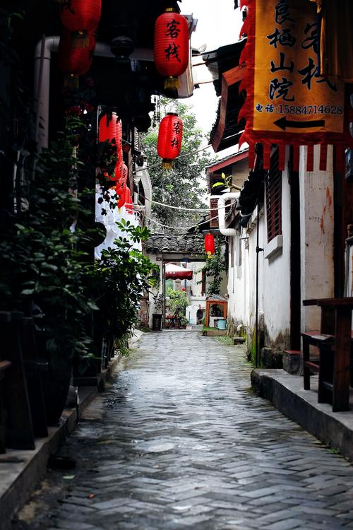 街拍:中国四大历史文化名城四川一一阆中古城街道.