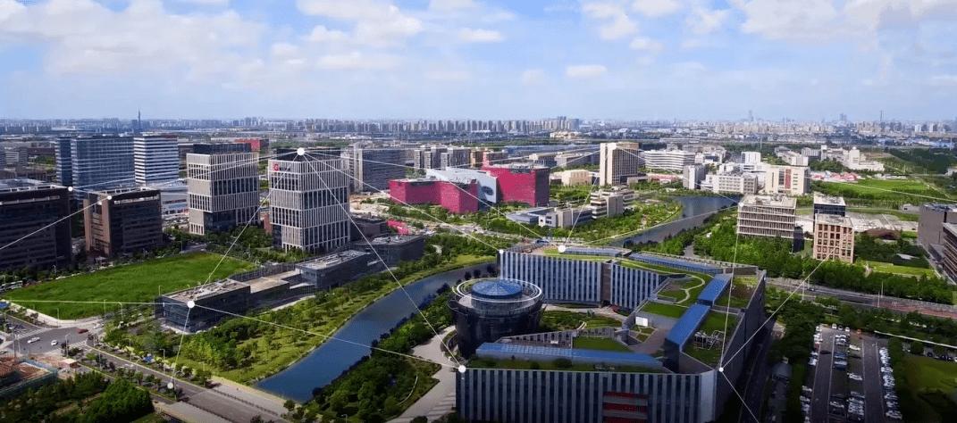 大的想象空间, 而担纲上海先进制造业重任的张江高科技园区将在这场新