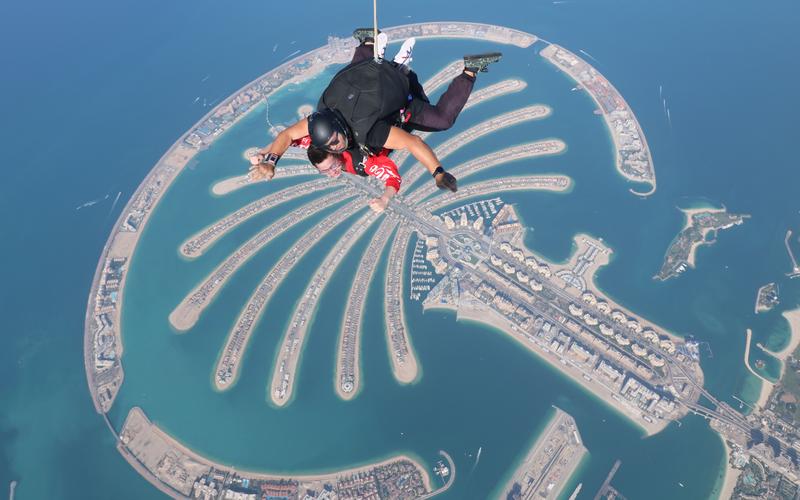 迪拜棕榈岛跳伞