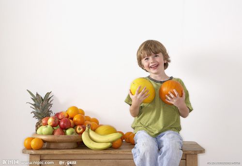 抱着水果的孩子摄影图__儿童幼儿_人物图库_摄影图库_昵图网nipic.com