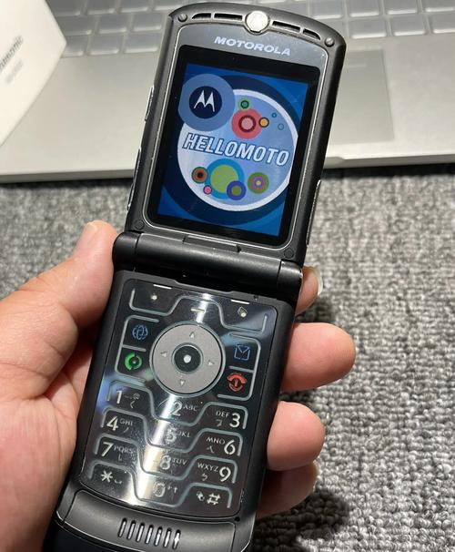 摩托罗拉v3是2004年上市的一款彩屏经典手机80后90后的 - 抖音