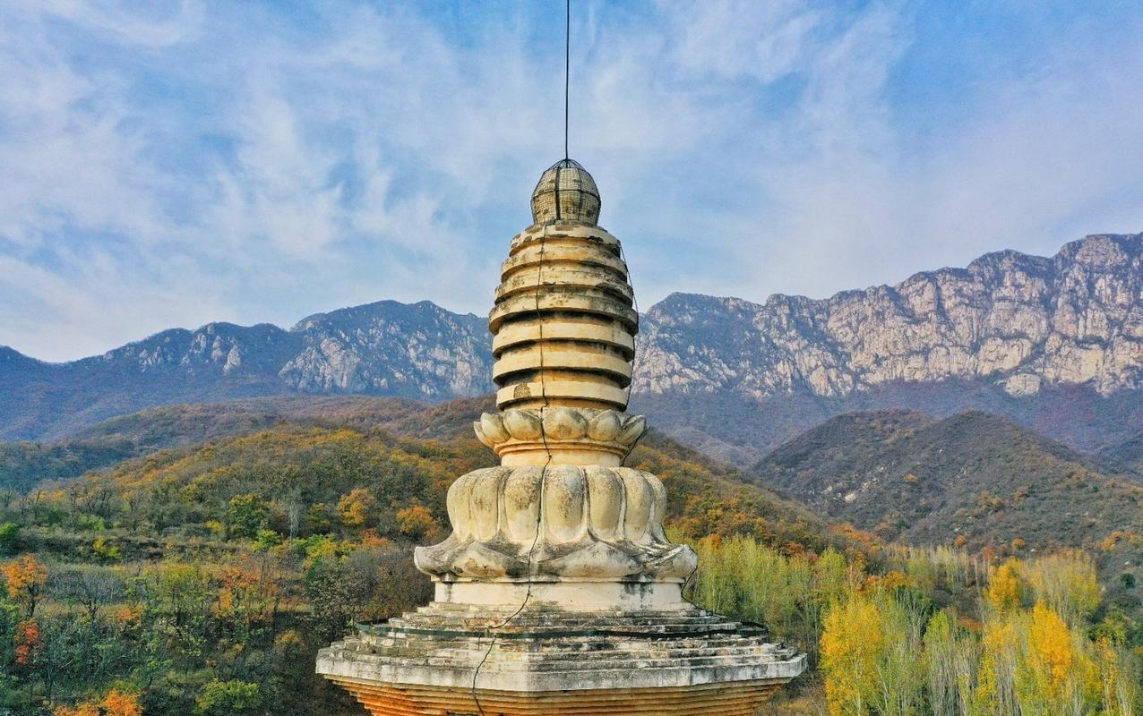 发现郑青春# 嵩岳寺塔是中国现存最古老的佛塔之一,位于河南省登封市