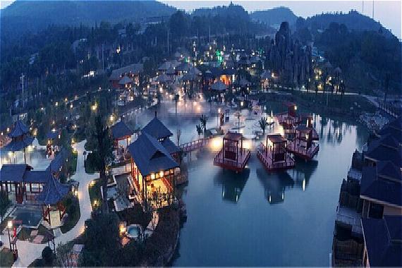 咸宁温泉谷度假区,位于湖北咸宁温泉潜山国家森林公园正门,距离武汉